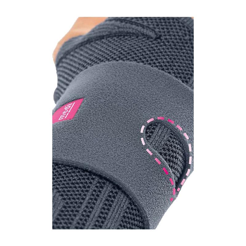 Бандаж лучезапястный компрессионный MANUMED Active (На правую руку)